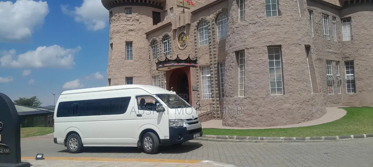 10, 14 18 Seater Vans for Hire Travelling as a Group