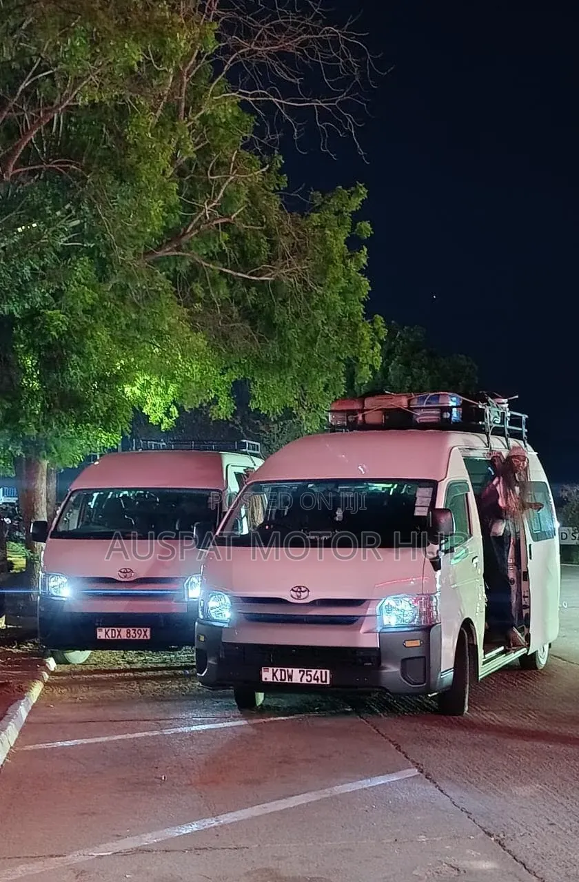 10, 14 18 Seater Vans for Hire Travelling as a Group