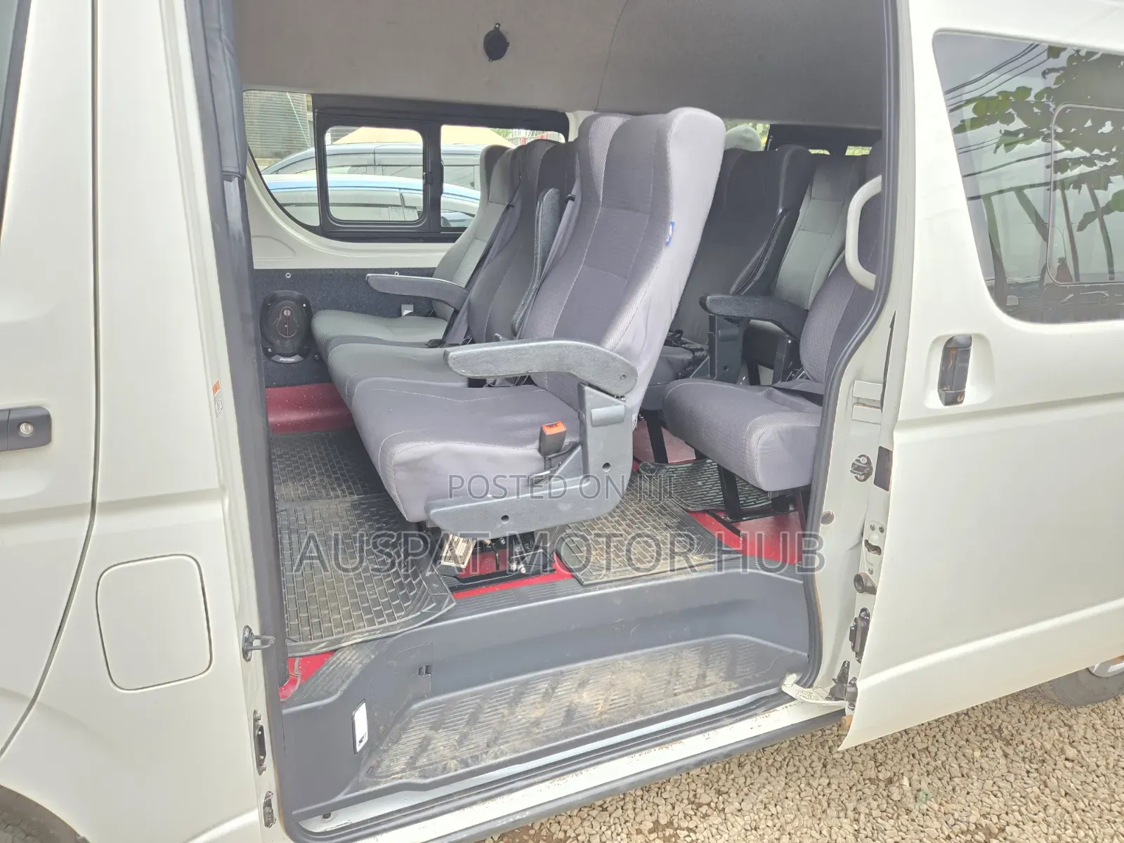 10, 14 18 Seater Vans for Hire Travelling as a Group