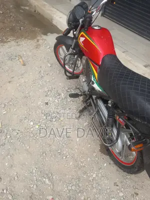 Honda CB 2021 Red