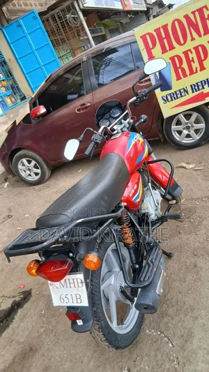 Bajaj Boxer 125 2025 Red