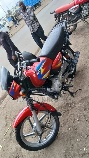 Bajaj Boxer 125 2025 Red