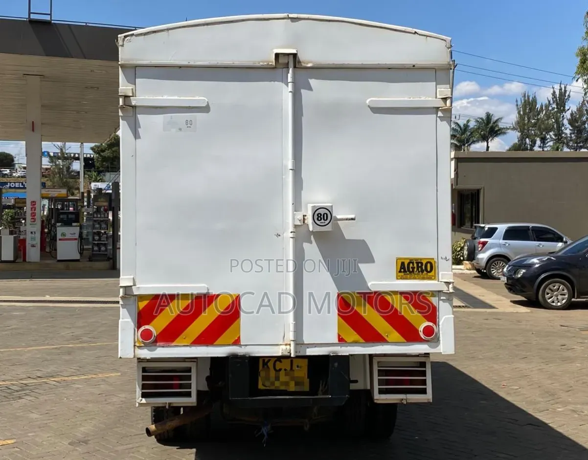 Isuzu NKR Local 2016 White