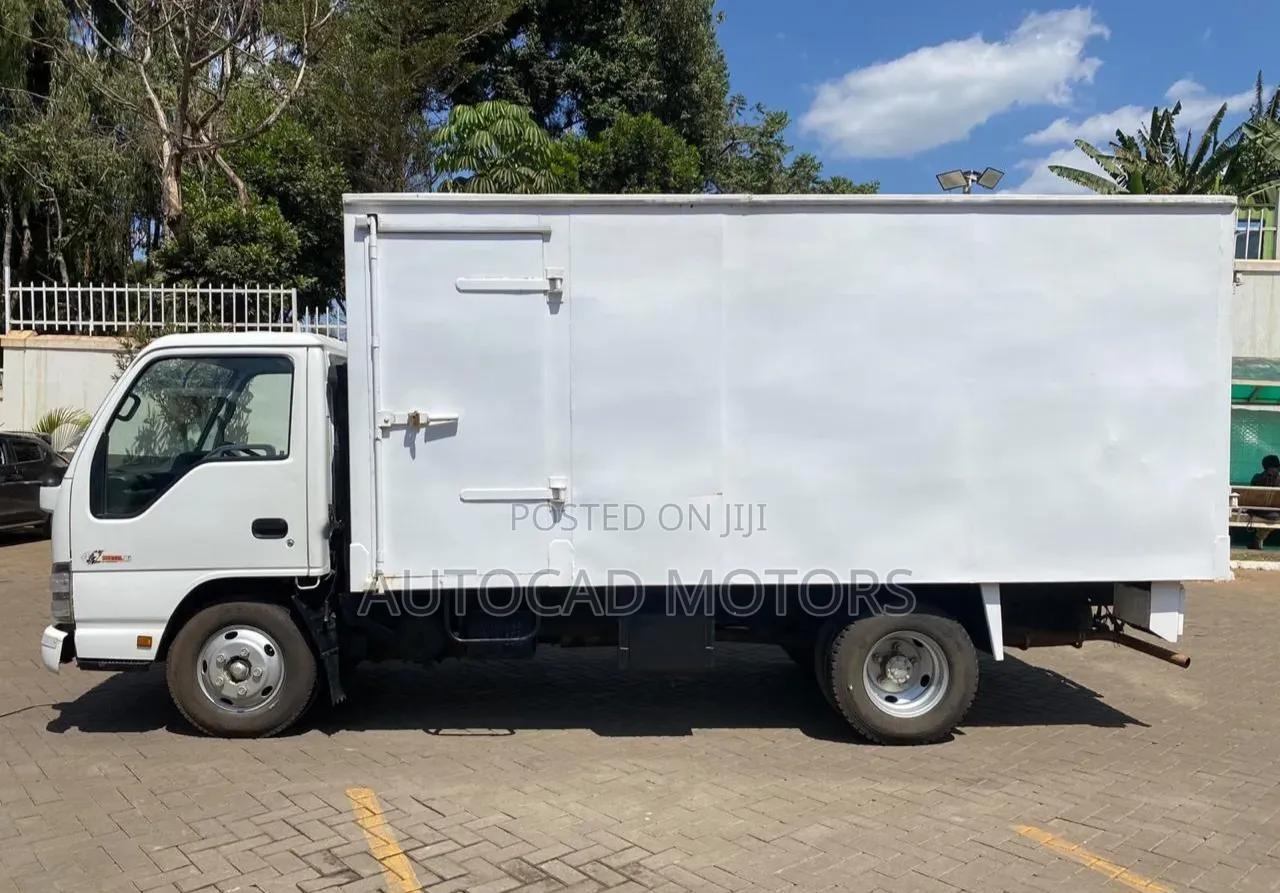 Isuzu NKR Local 2016 White