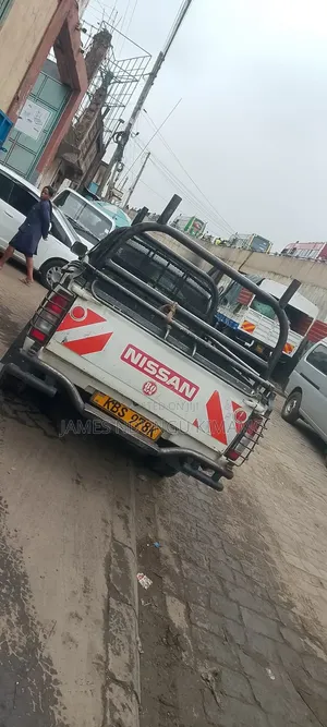 Nissan NP300 2012 White