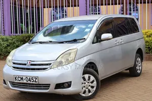 Toyota ISIS 2010 Silver