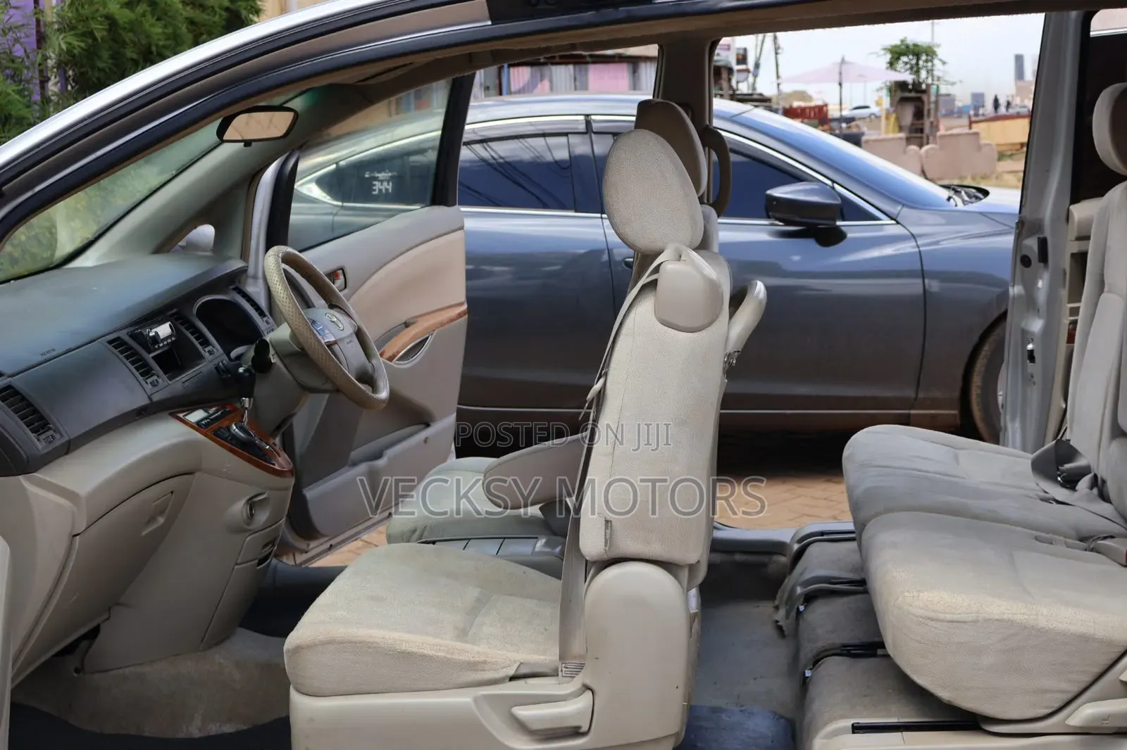 Toyota ISIS 2010 Silver