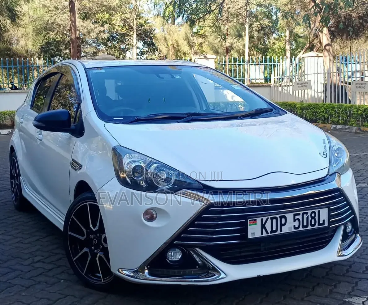 Toyota Aqua 2016 White