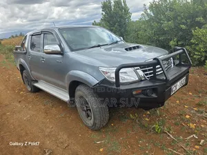 Toyota Hilux 3.0 D-4D 4x4 2015 Silver