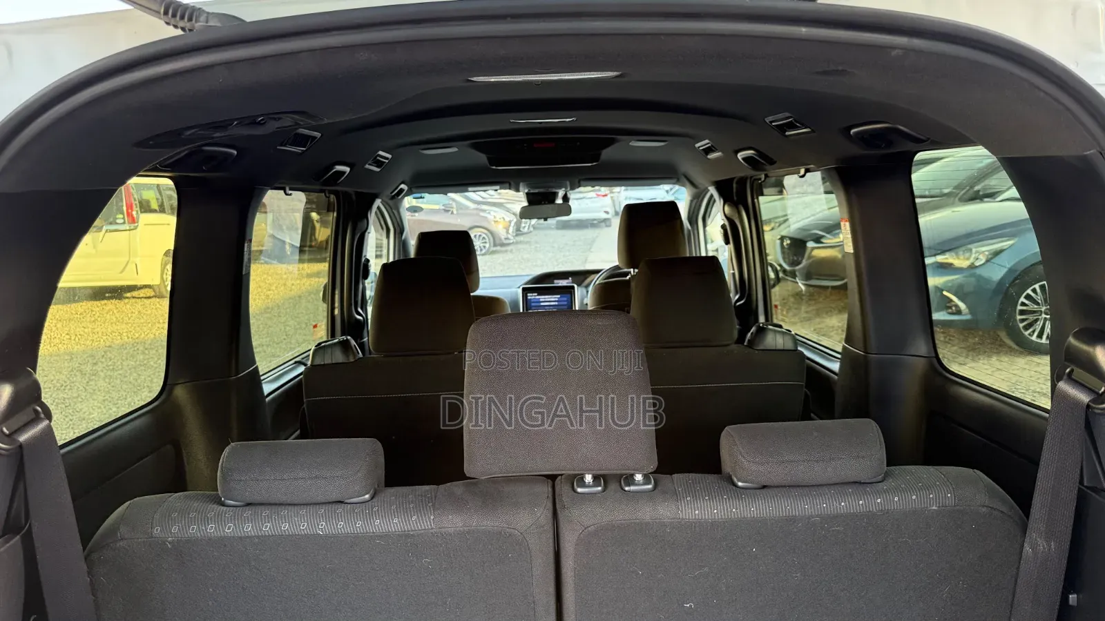 Toyota Noah 1.8 FWD Hybrid (7 seater) 2019 White