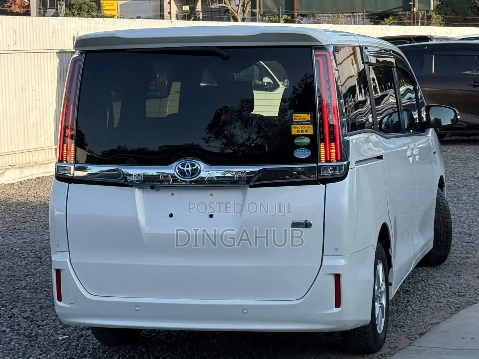 Toyota Noah 1.8 FWD Hybrid (7 seater) 2019 White