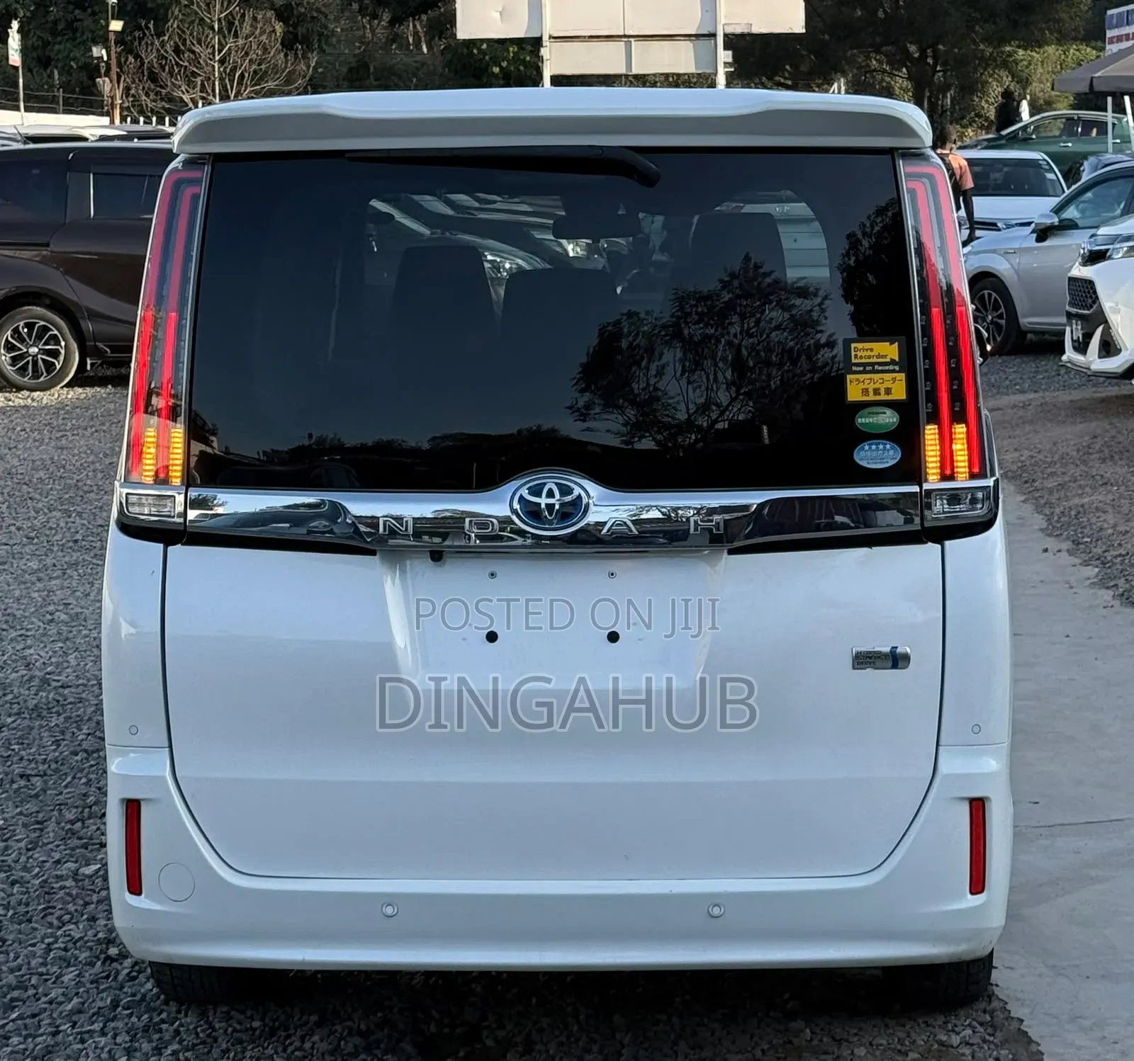 Toyota Noah 1.8 FWD Hybrid (7 seater) 2019 White