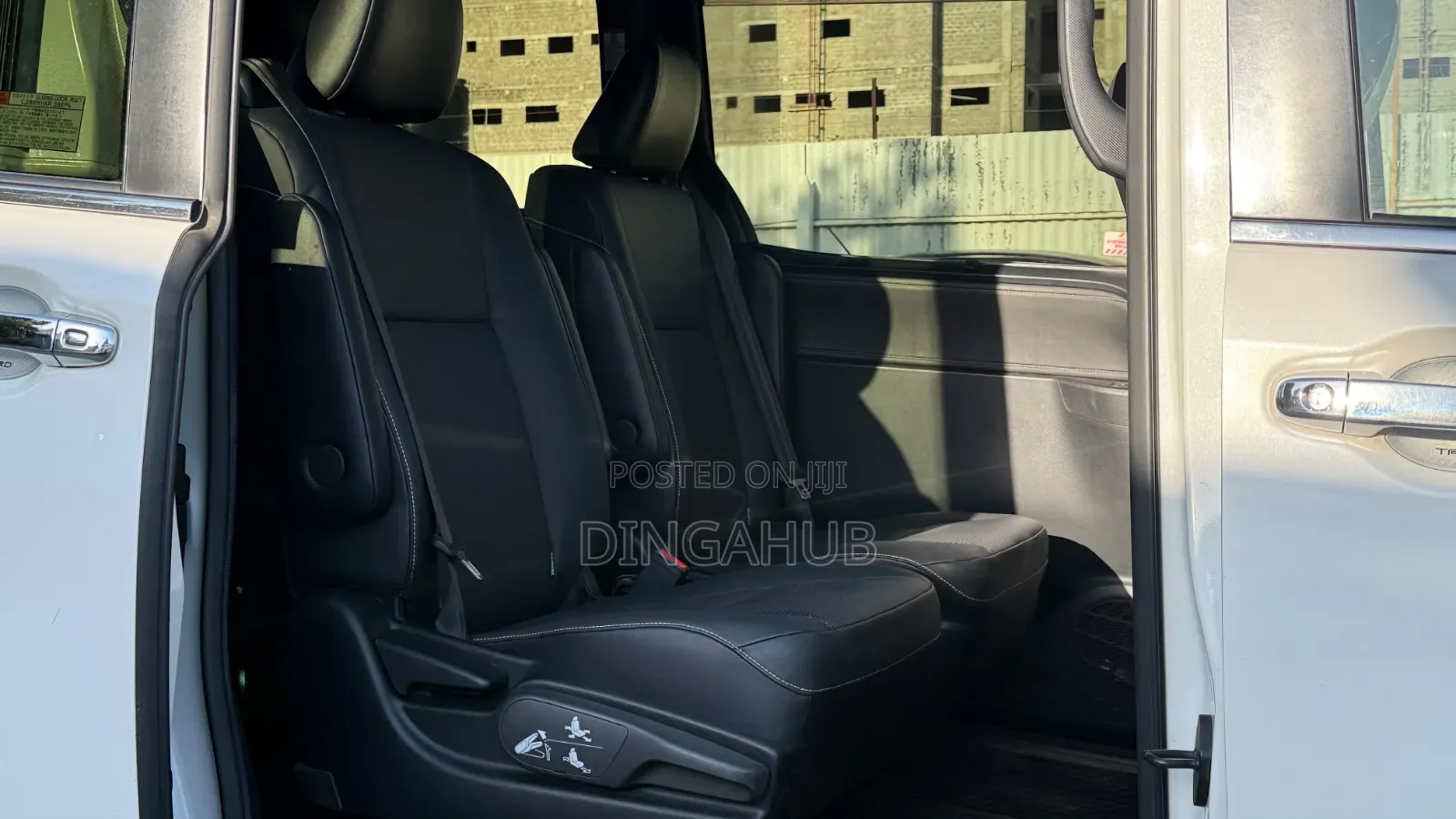 Toyota Esquire 2.0 FWD (7 seater) 2019 White