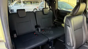 Toyota Esquire 2.0 FWD (7 seater) 2019 White