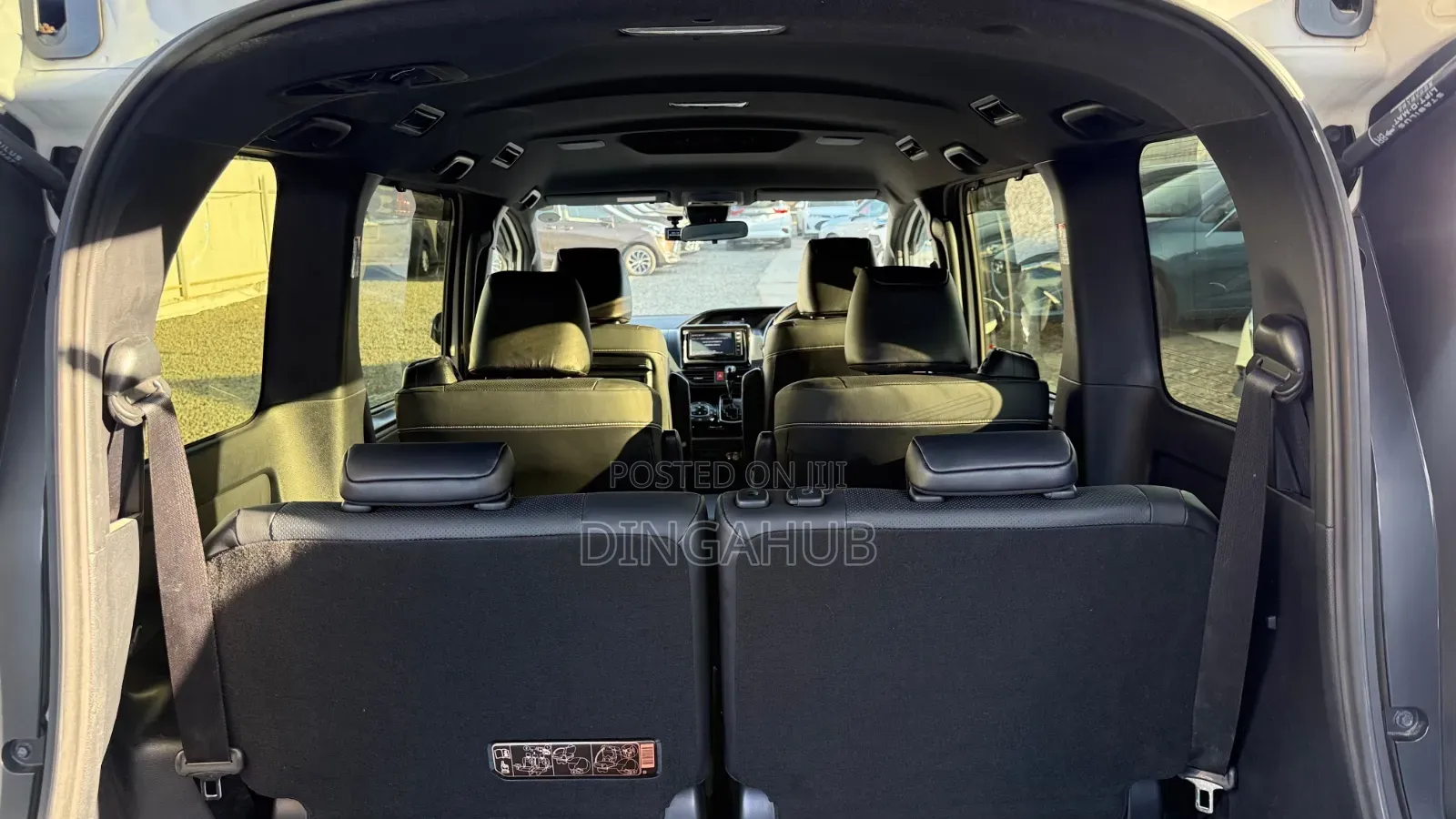 Toyota Esquire 2.0 FWD (7 seater) 2019 White