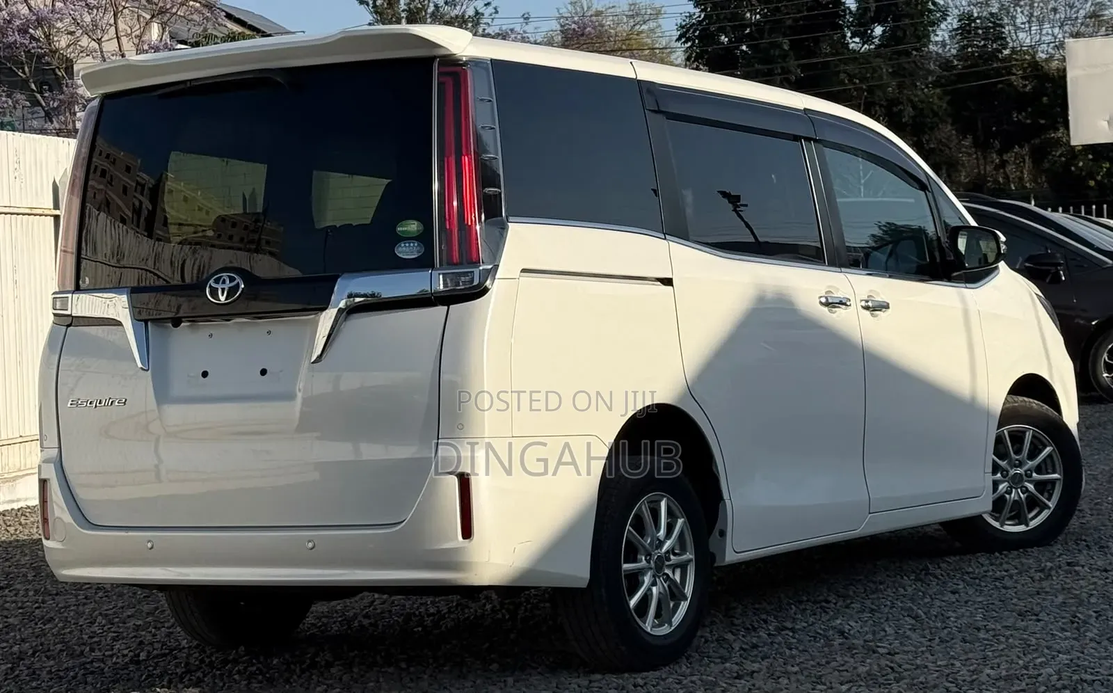 Toyota Esquire 2.0 FWD (7 seater) 2019 White