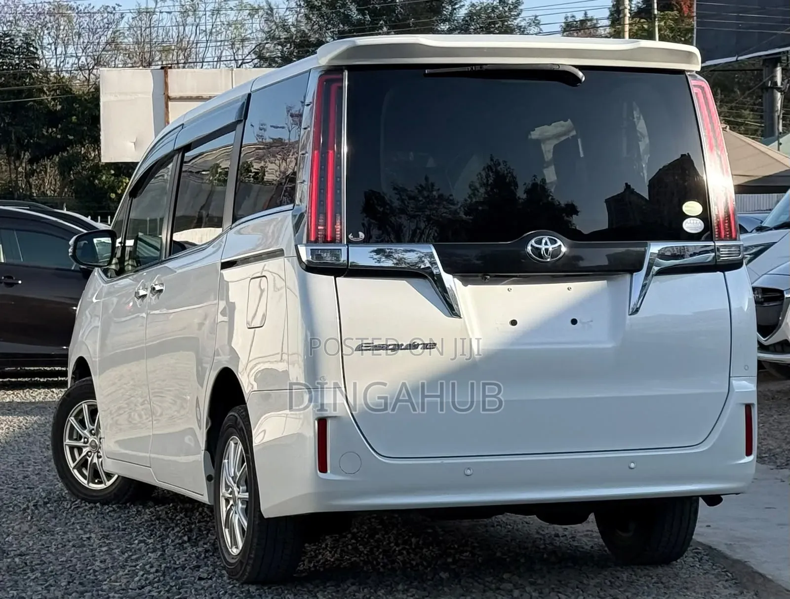 Toyota Esquire 2.0 FWD (7 seater) 2019 White