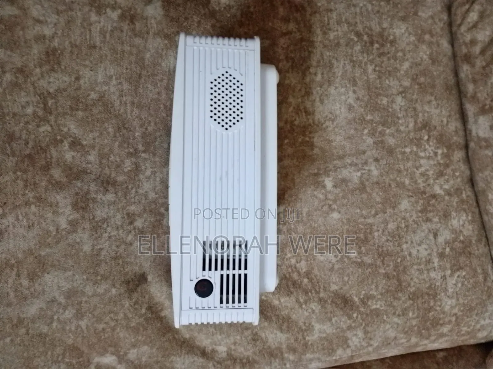 Hifinit GP16 WiFi Projector – Full HD 1080P Mini Home Cinema