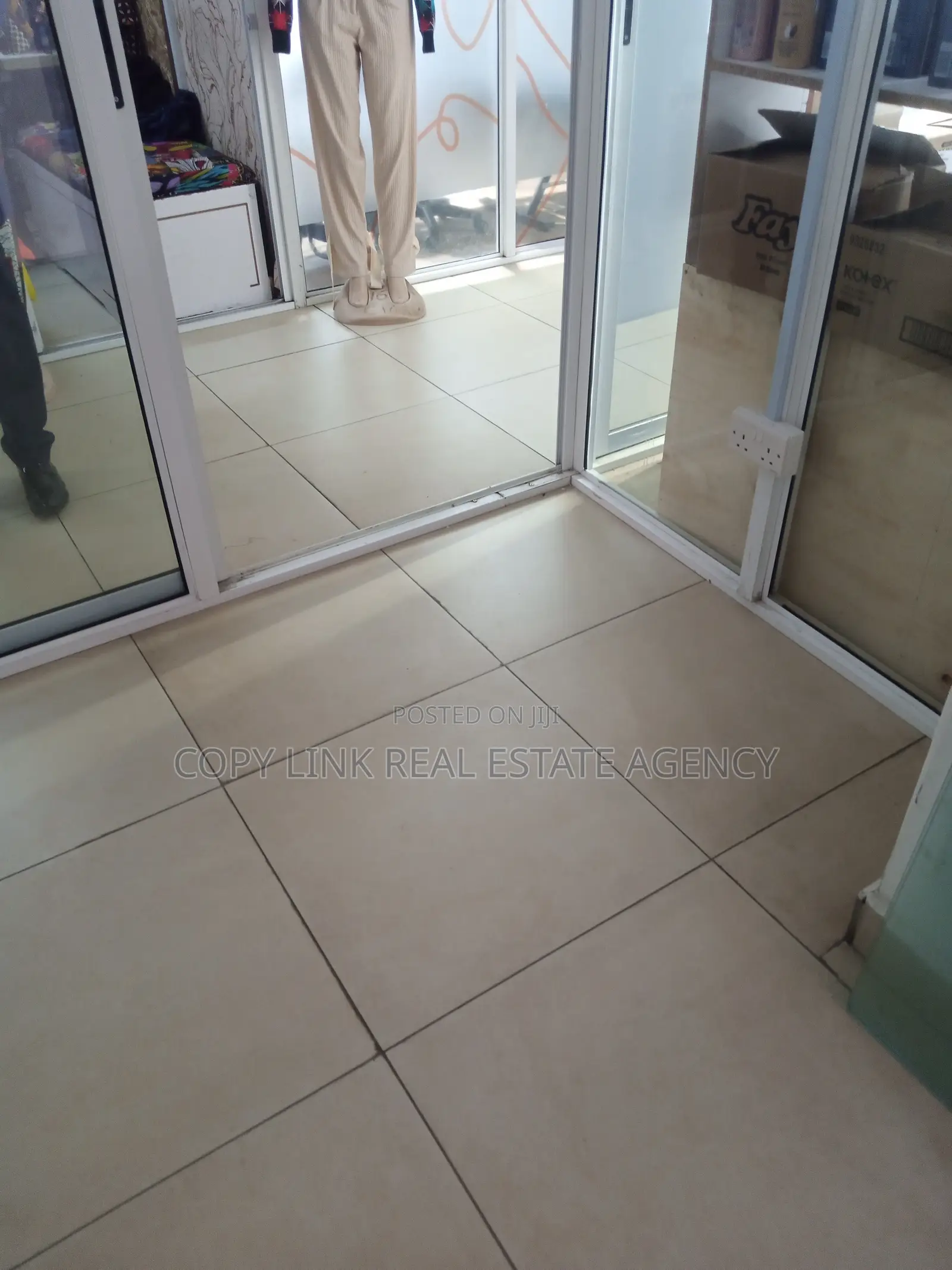 Small Shop in Woodvale Grove to Let