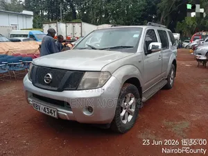 Nissan Pathfinder Platinum 4x4 2013 Silver