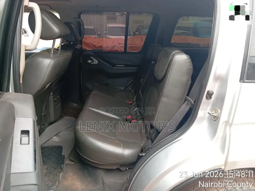 Nissan Pathfinder Platinum 4x4 2013 Silver