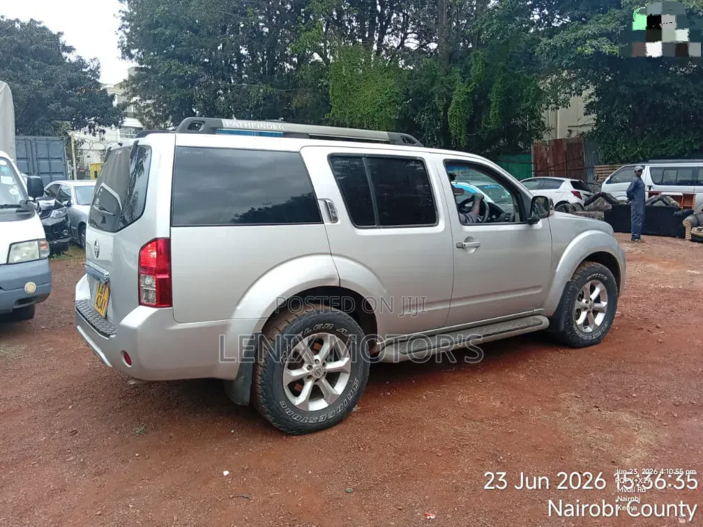 Nissan Pathfinder Platinum 4x4 2013 Silver