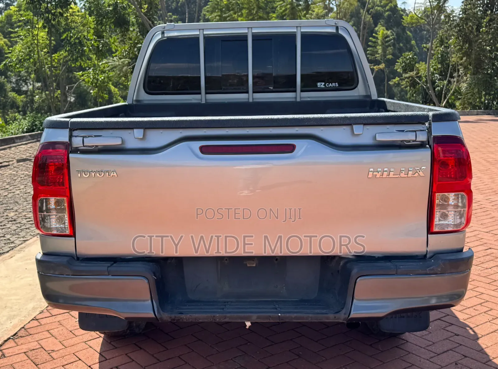 Toyota Hilux 2023 Gray