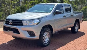 Toyota Hilux 2023 Gray