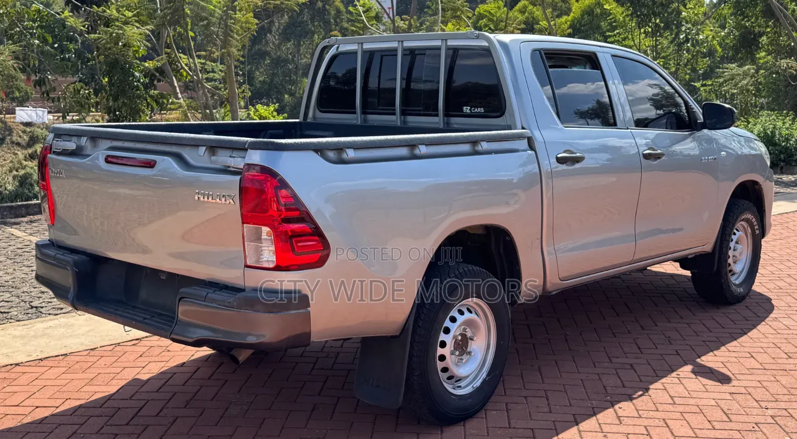 Toyota Hilux 2023 Gray