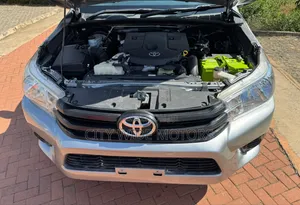 Toyota Hilux 2023 Gray
