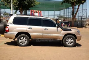 Toyota Land Cruiser 2000 Gold
