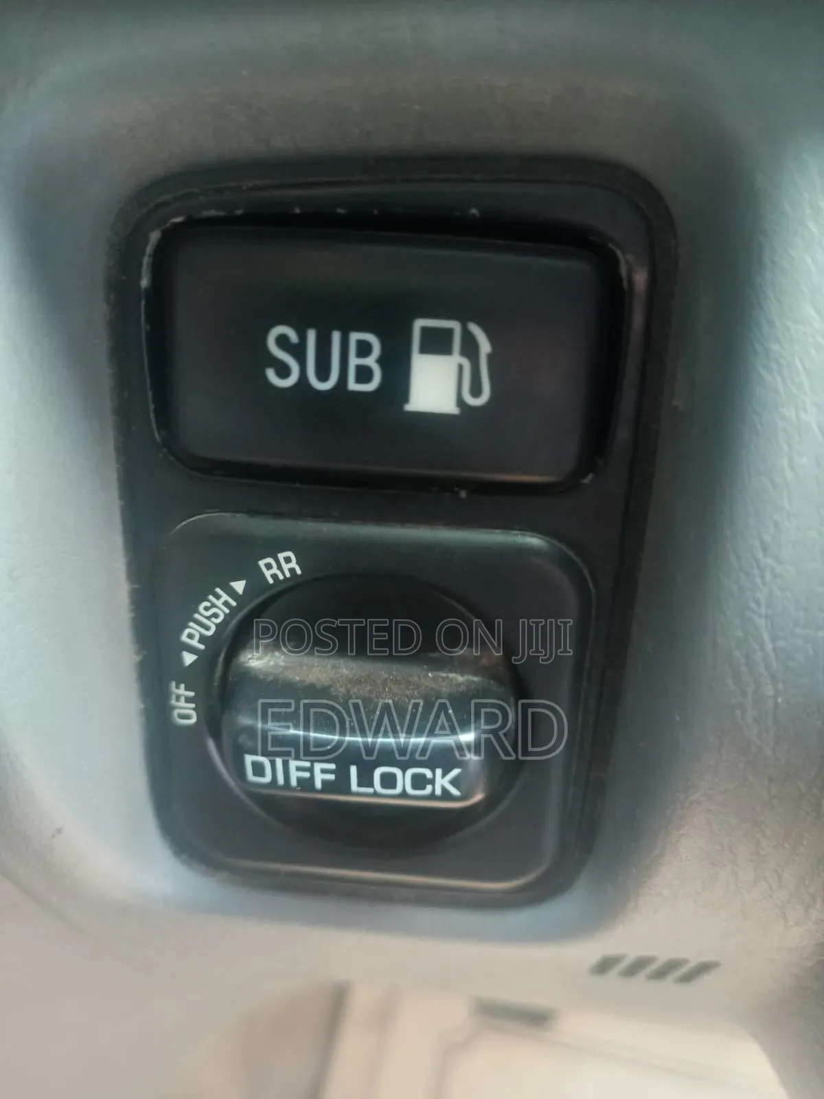Toyota Land Cruiser 2000 Gold