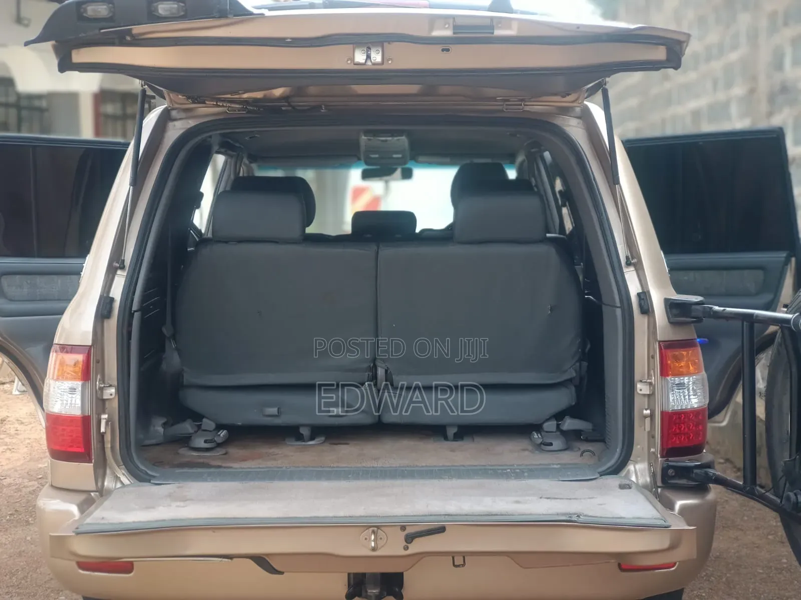 Toyota Land Cruiser 2000 Gold