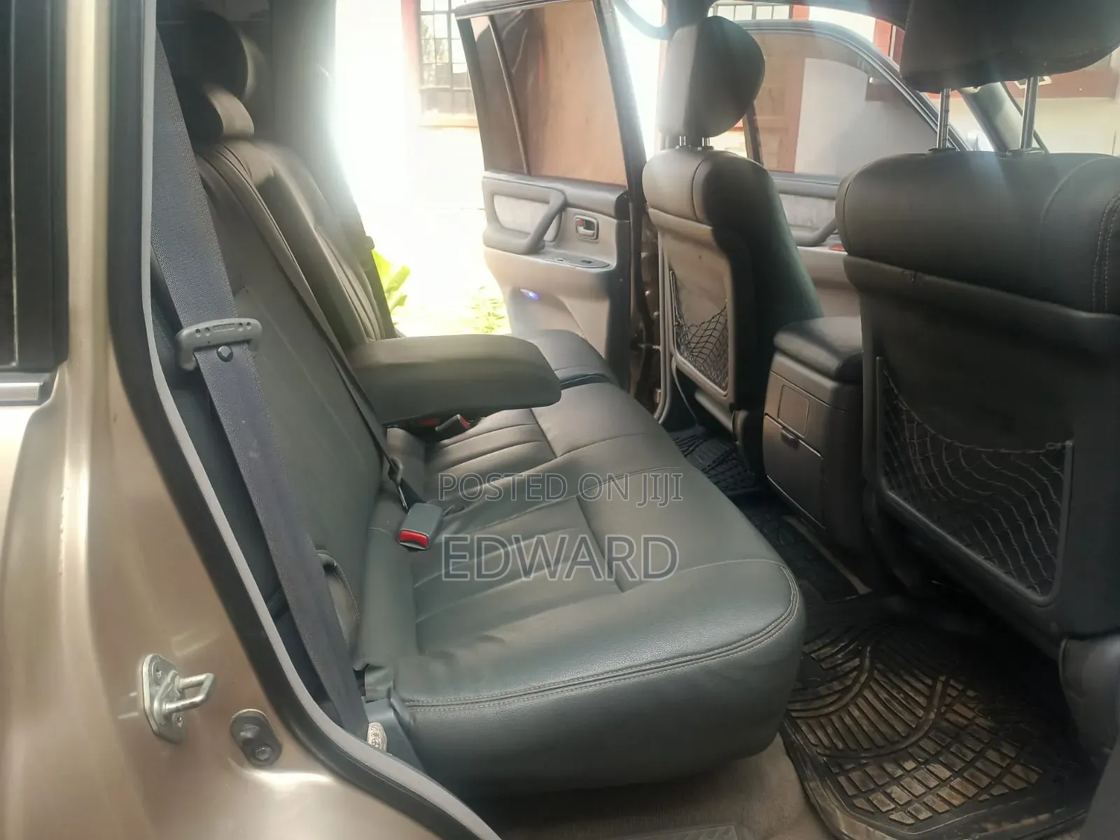 Toyota Land Cruiser 2000 Gold