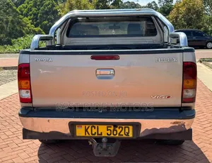 Toyota Hilux 2.5 D-4D 4X4 SRX 2012