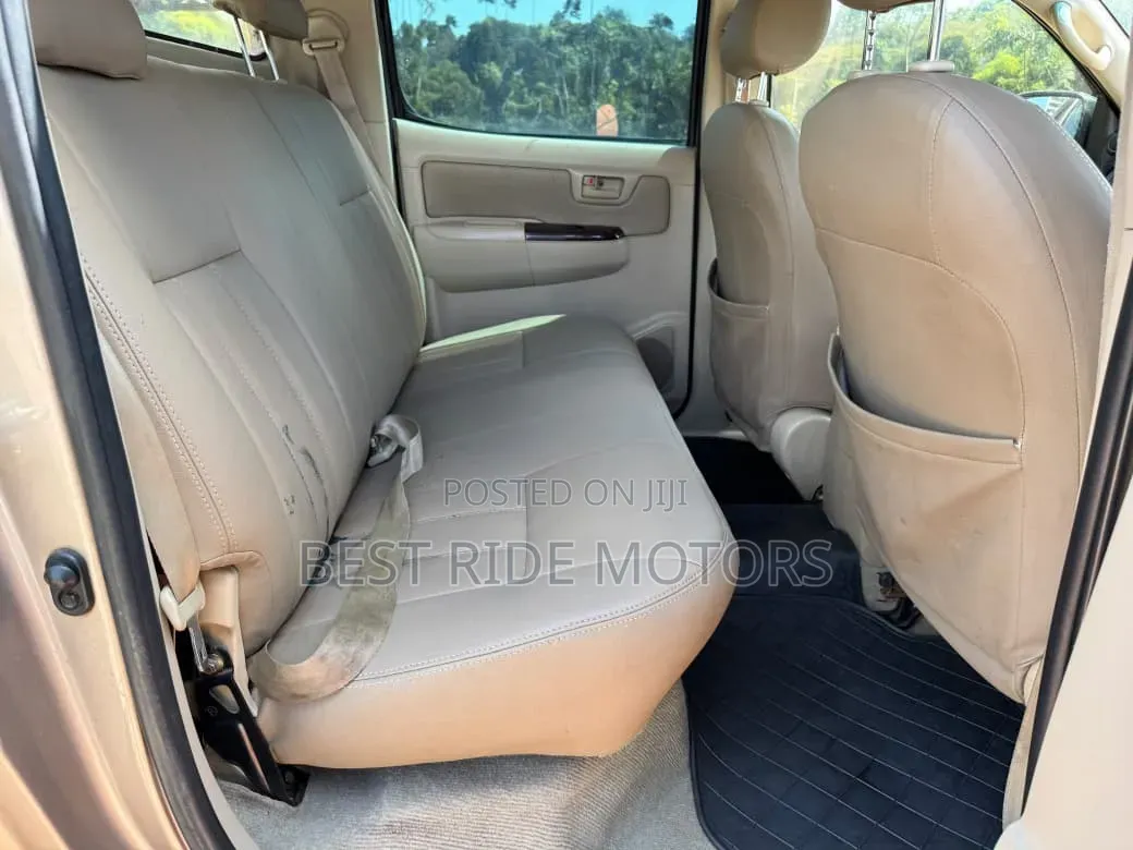 Toyota Hilux 2.5 D-4D 4X4 SRX 2012