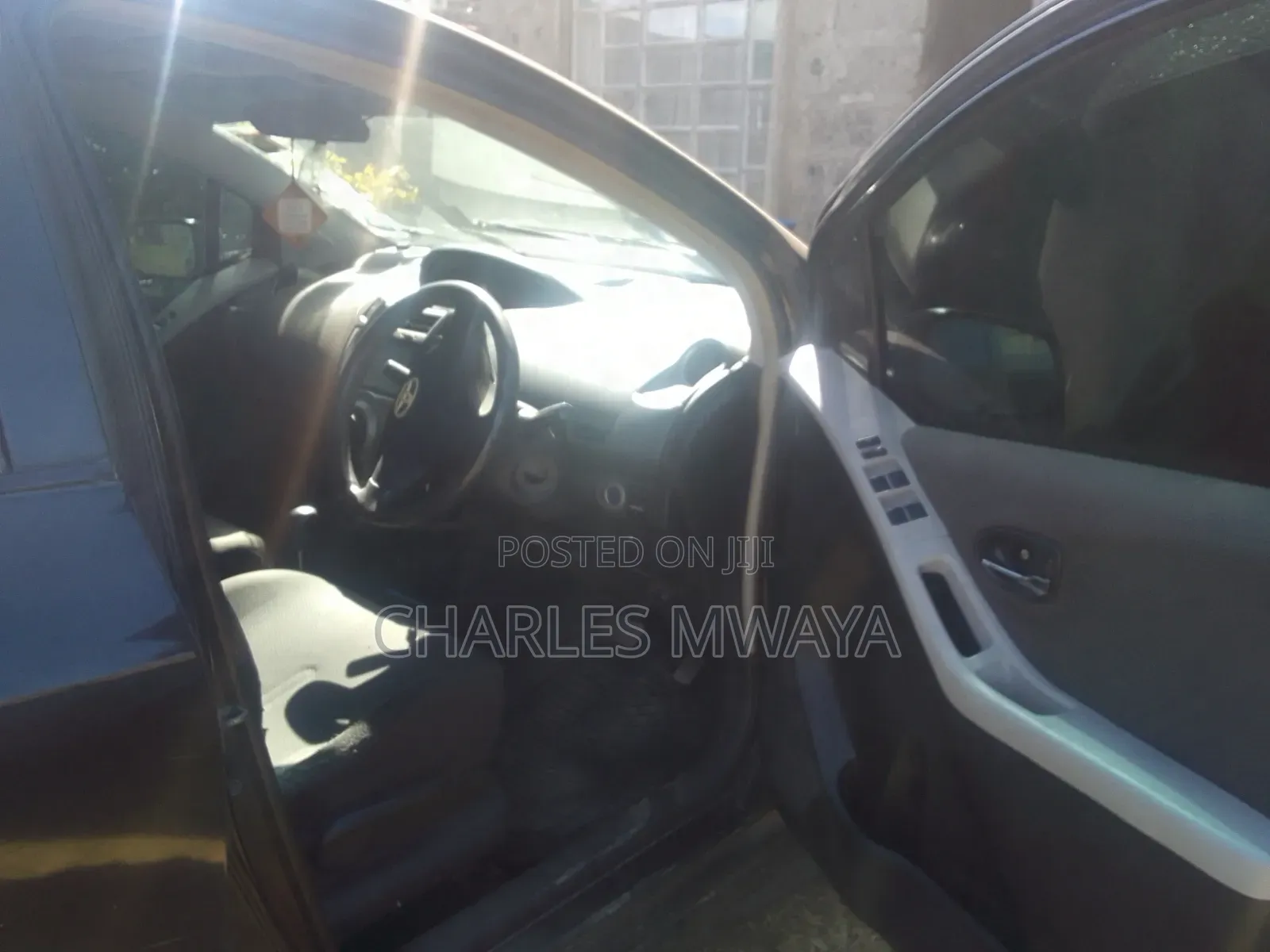 Toyota Vitz 1.0 FWD 5dr 2010 Black