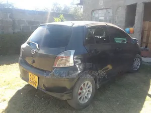 Toyota Vitz 1.0 FWD 5dr 2010 Black