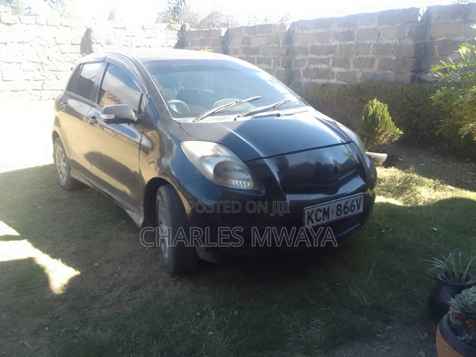 Toyota Vitz 1.0 FWD 5dr 2010 Black