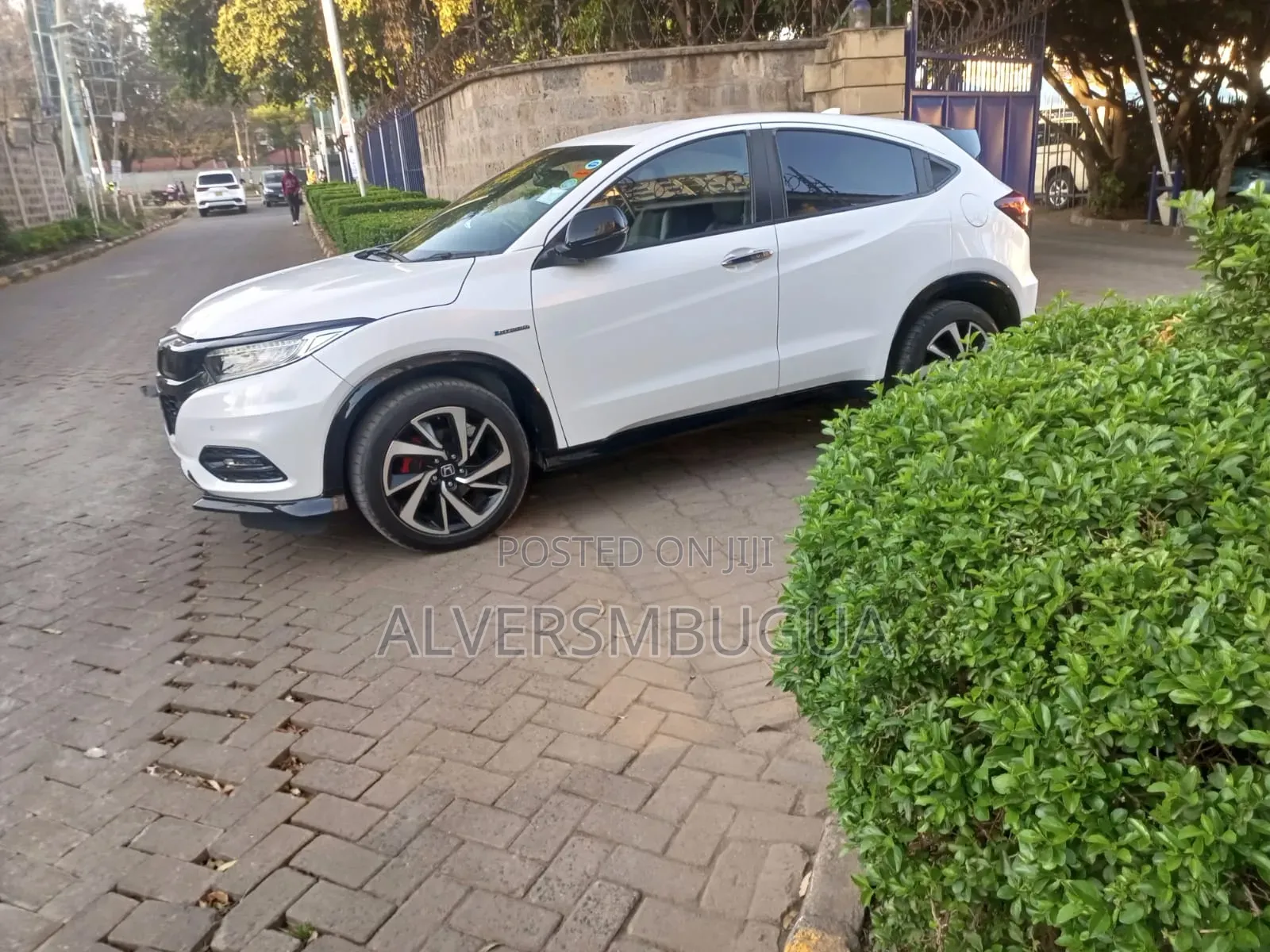 Honda Vezel 1.5 2WD 172 hp 2019 Off white