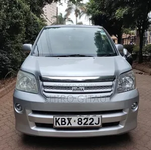 Toyota Noah 2.0 FWD (8 Seater) 2006 Silver