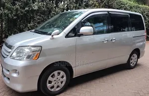 Toyota Noah 2.0 FWD (8 Seater) 2006 Silver