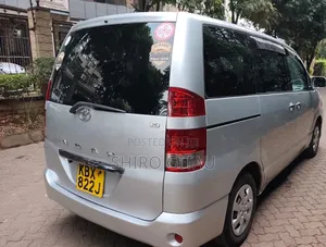 Toyota Noah 2.0 FWD (8 Seater) 2006 Silver
