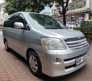 Toyota Noah 2.0 FWD (8 Seater) 2006 Silver