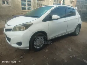 Toyota Vitz 1.0 FWD 5dr 2013 White