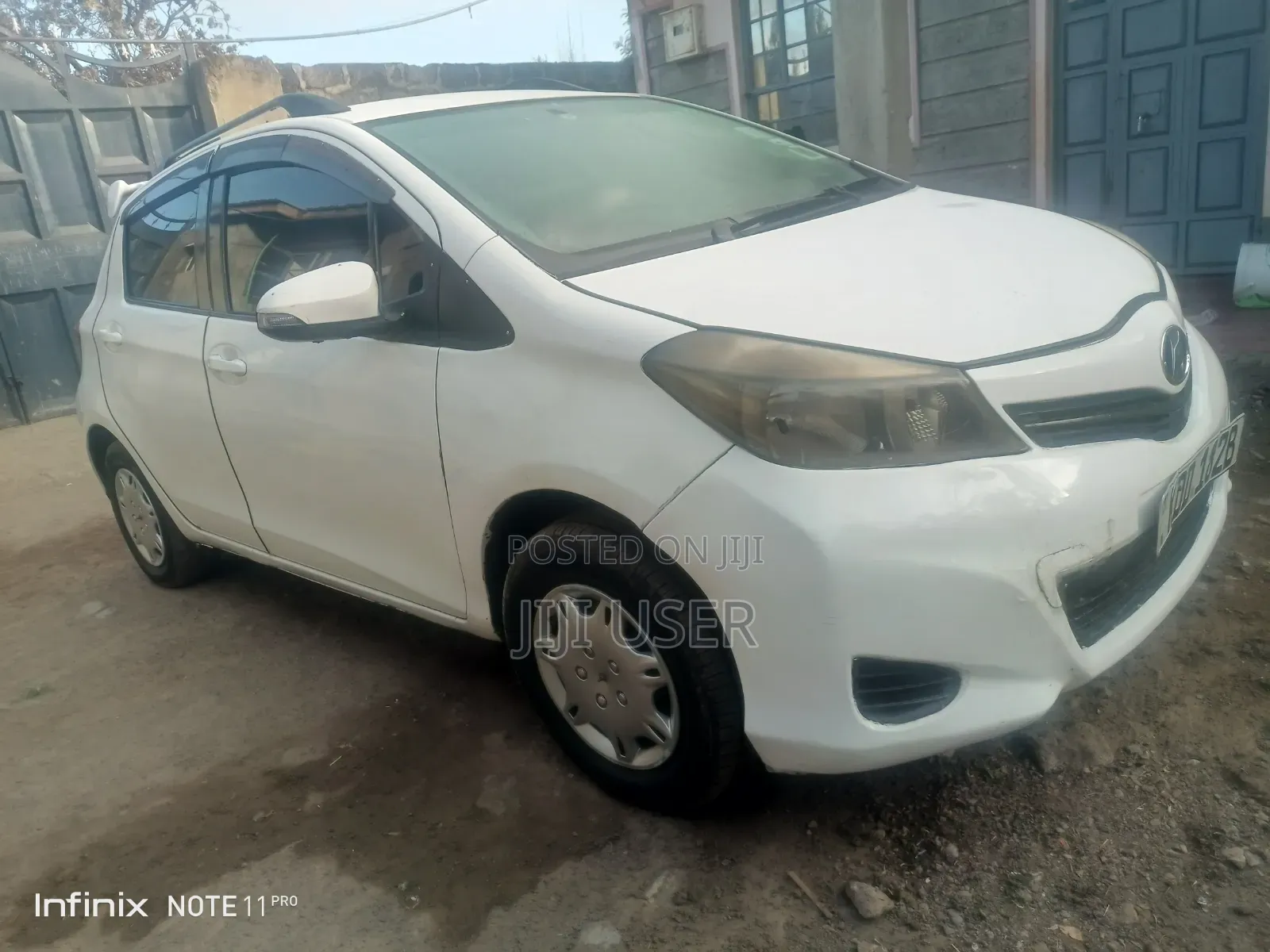 Toyota Vitz 1.0 FWD 5dr 2013 White