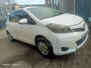 Toyota Vitz 1.0 FWD 5dr 2013 White