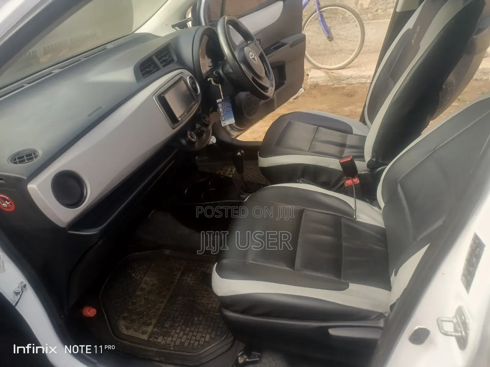 Toyota Vitz 1.0 FWD 5dr 2013 White
