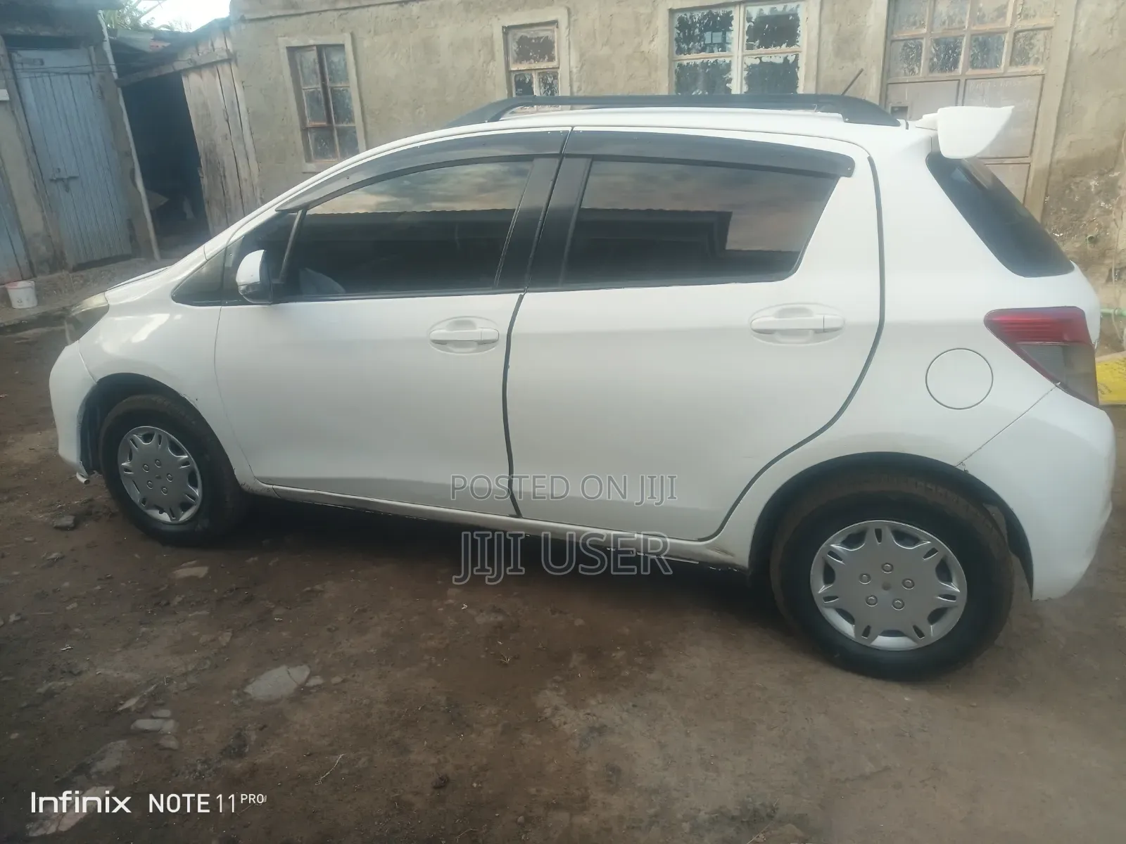 Toyota Vitz 1.0 FWD 5dr 2013 White