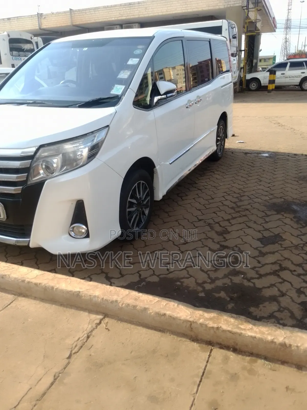 Toyota Noah 2.0 FWD (8 Seater) 2016 White
